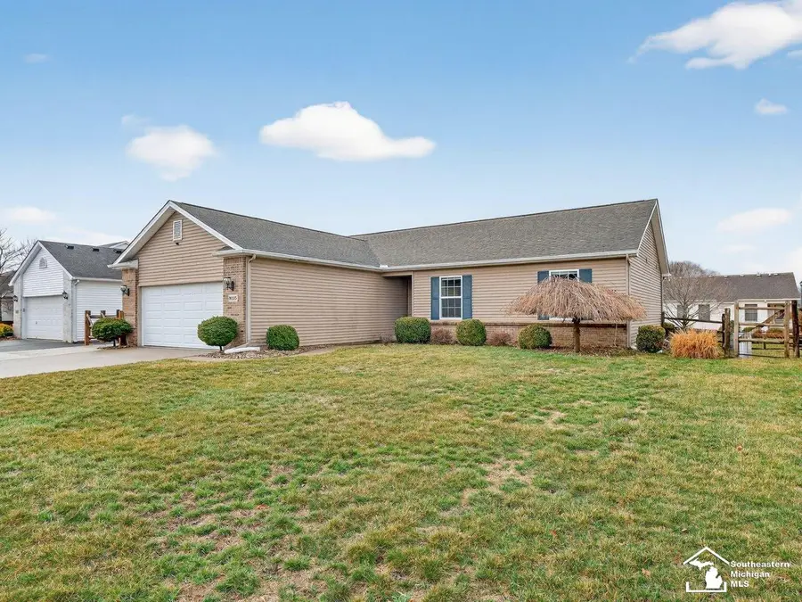 9135 Village Meadows DR, Temperance, MI 48182 - #3