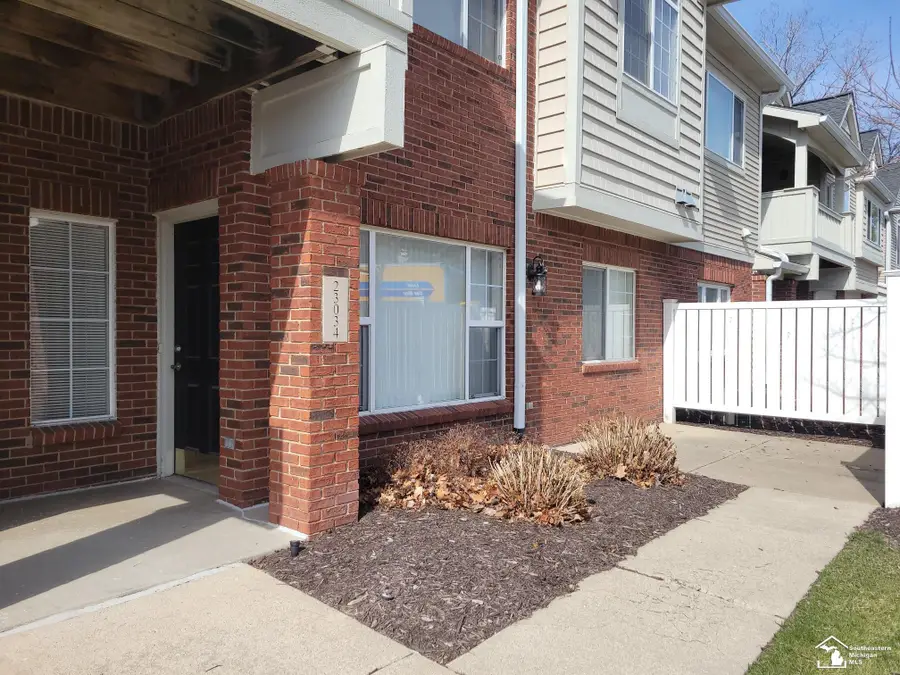 23034 Fairlane BLVD, Woodhaven, MI 48183 - #2