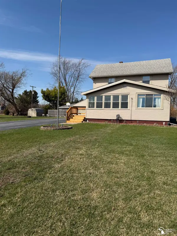 924 Hawthorne ST, Temperance, MI 48182