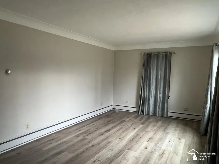 1142 South Park DR, Temperance, MI 48182 - #2