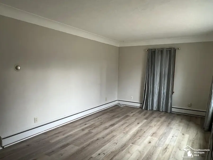 1142 South Park DR, Temperance, MI 48182 - #3
