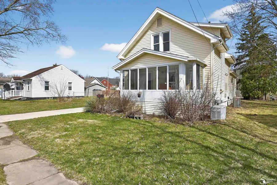 321 Cherry ST, Blissfield, MI 49228 - #2