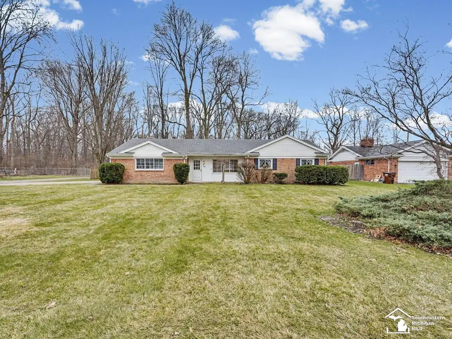 1593 Longfellow DR, Temperance, MI 48182 - #2