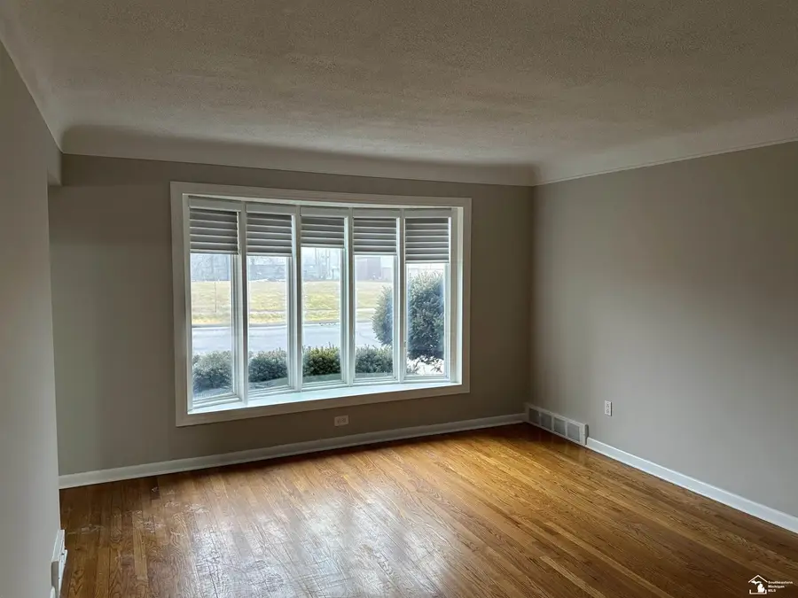 6721 Buhr ST, Hamtramck, MI 48212 - #2