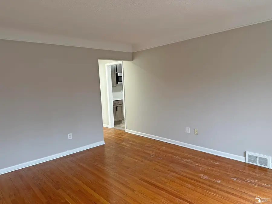 6721 Buhr ST, Hamtramck, MI 48212 - #3