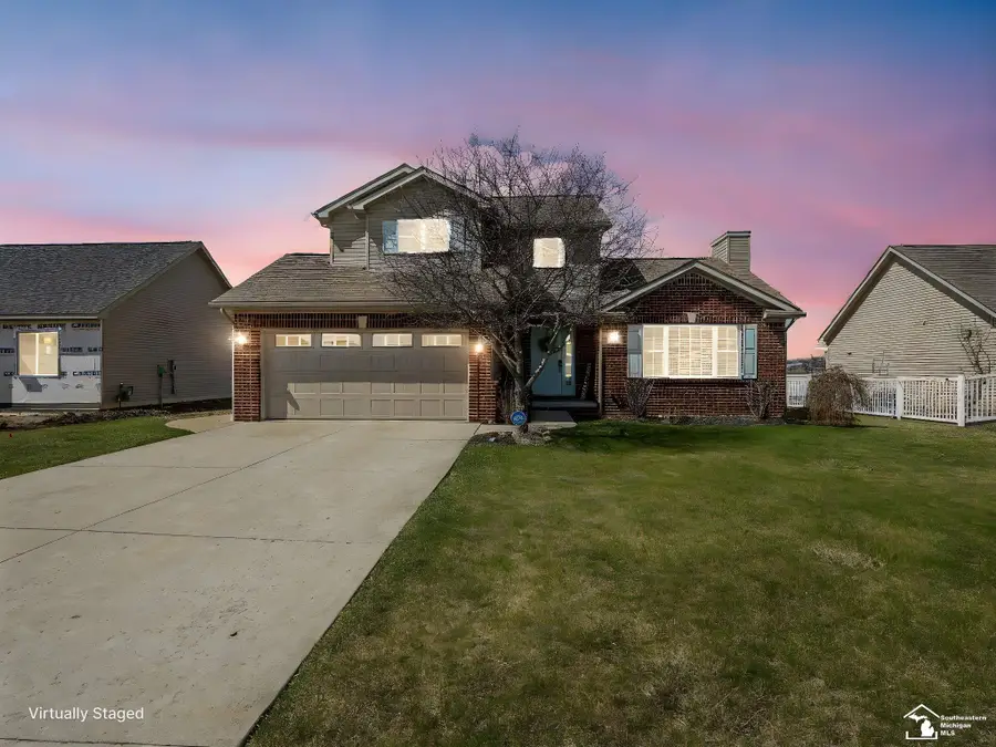 784 E Sweet Briar LN, Monroe, MI 48161 - #2