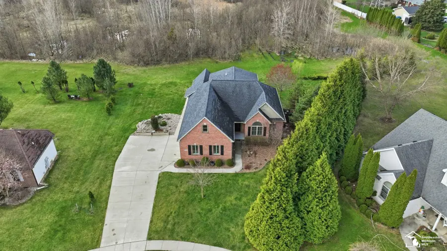 608 Oak Hill CT, Monroe, MI 48162 - #2