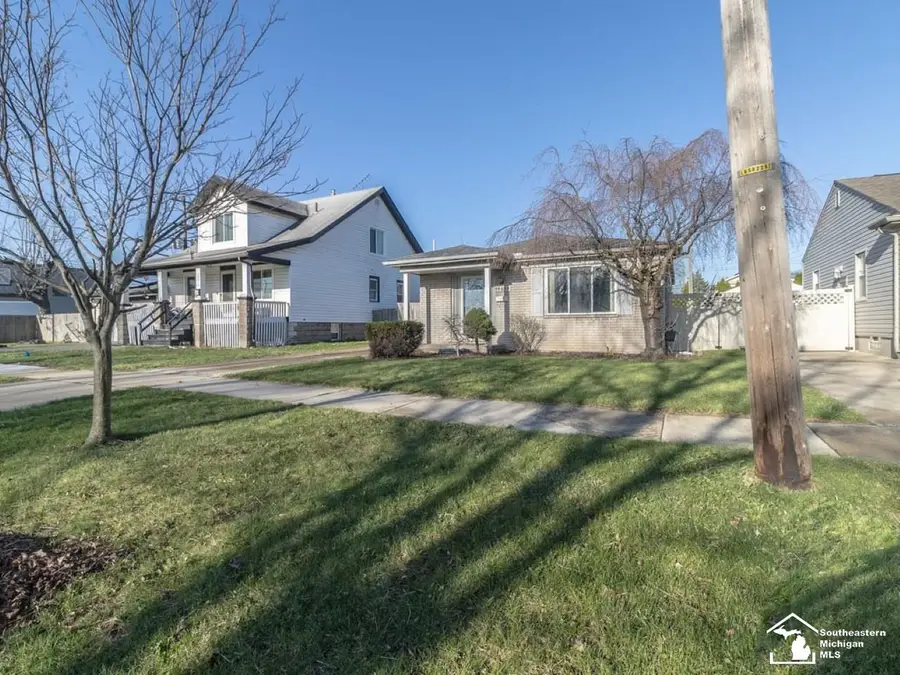 14810 Poplar ST, Southgate, MI 48195 - #3