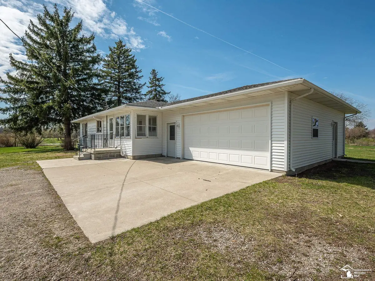 1932 W Albain RD, Monroe, MI 48161 - #1