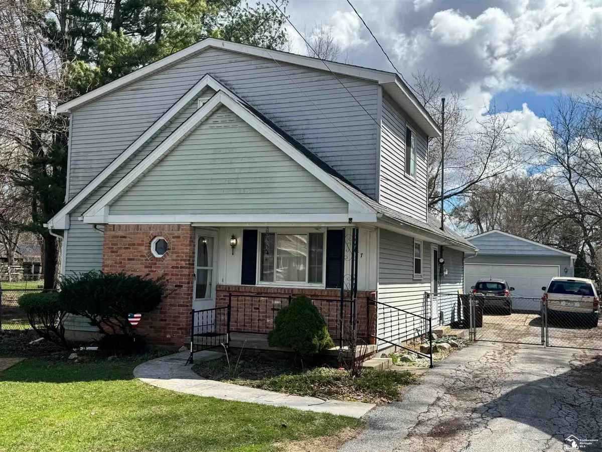 647 Washington ST, Temperance, MI 48182 - #1