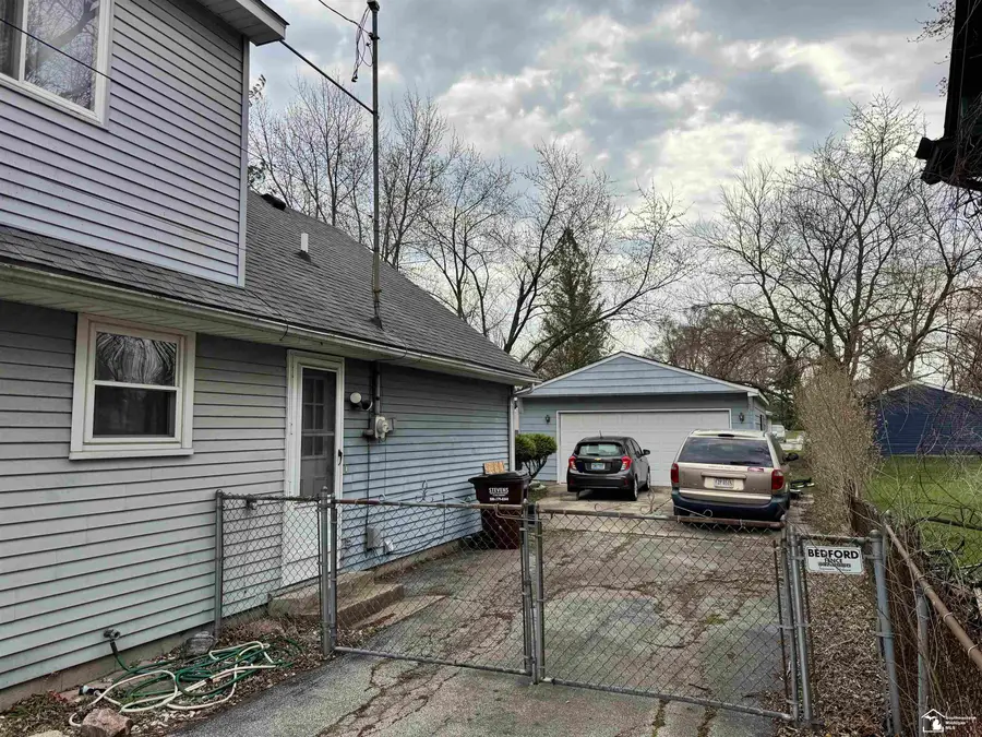 647 Washington ST, Temperance, MI 48182 - #3