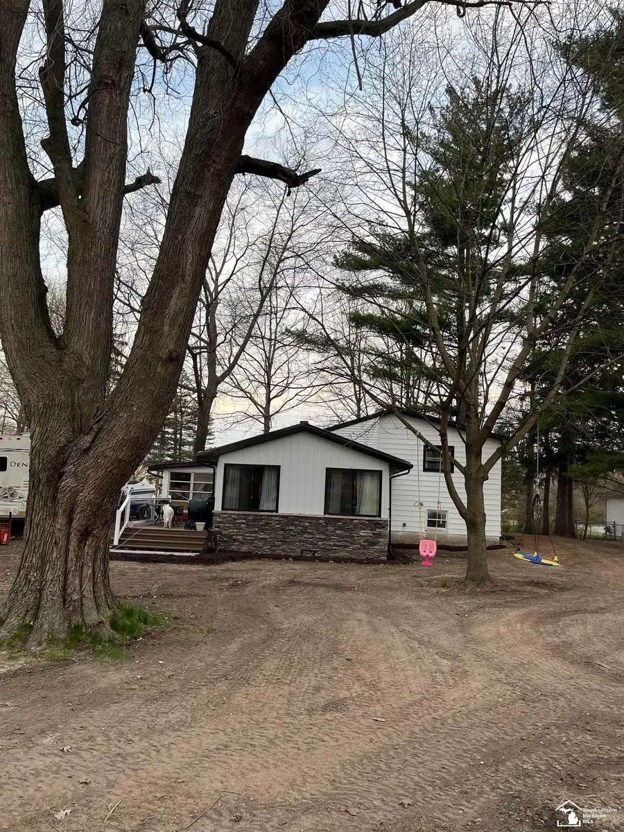 7252 Douglas RD, Lambertville, MI 48144 - #3