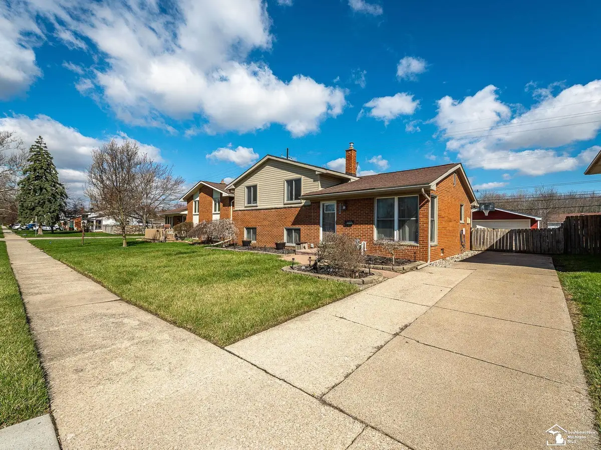 22244 Candace DR, Rockwood, MI 48173 - #1