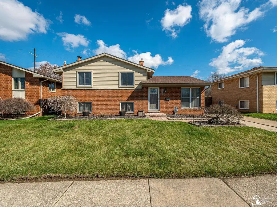 22244 Candace DR, Rockwood, MI 48173 - #2