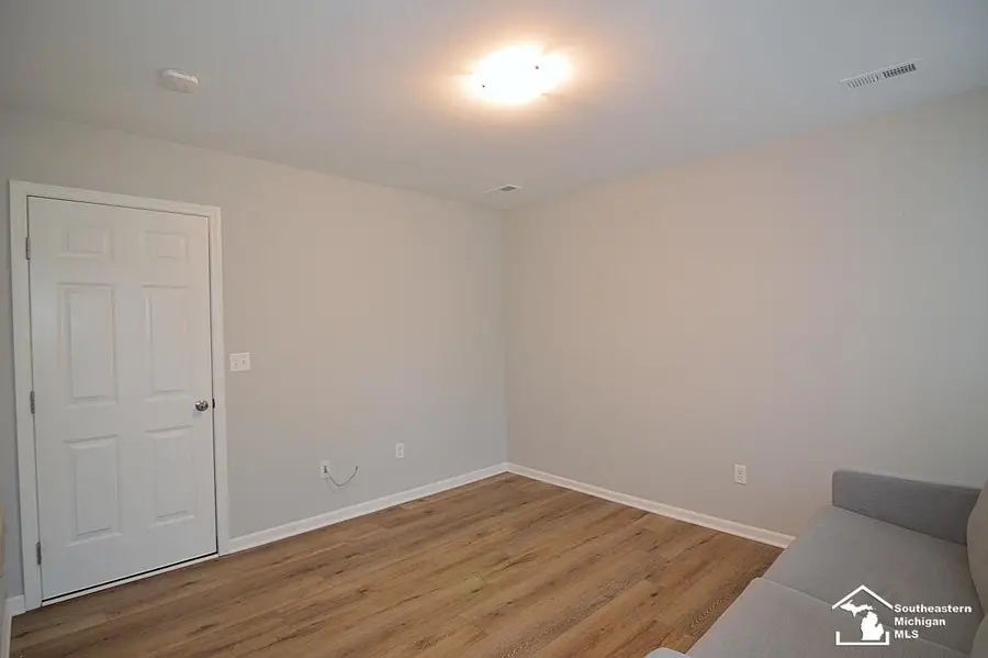 24033 Battelle AVE, Hazel Park, MI 48030 - #2