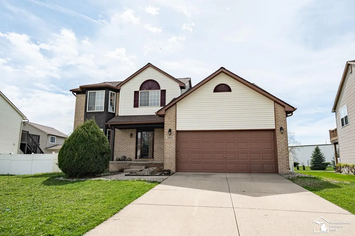 203 Dundee Ridge DR, Dundee, MI 48131 - #1