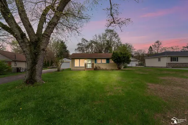 8898 Woodside DR, Temperance, MI 48182