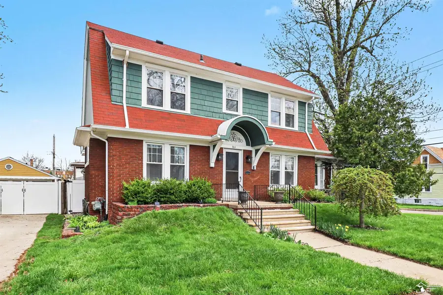 304 Chestnut ST, Wyandotte, MI 48192 - #2