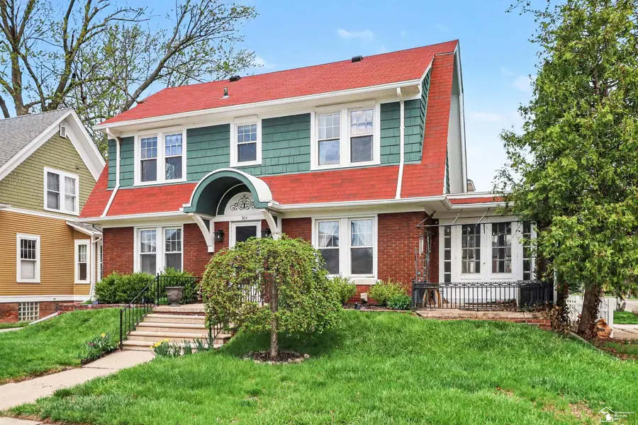 304 Chestnut ST, Wyandotte, MI 48192 - #3