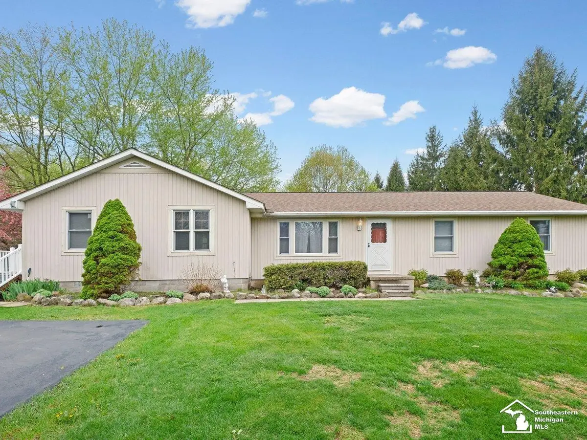 2760 Spring Hill DR, Howell, MI 48843 - #1