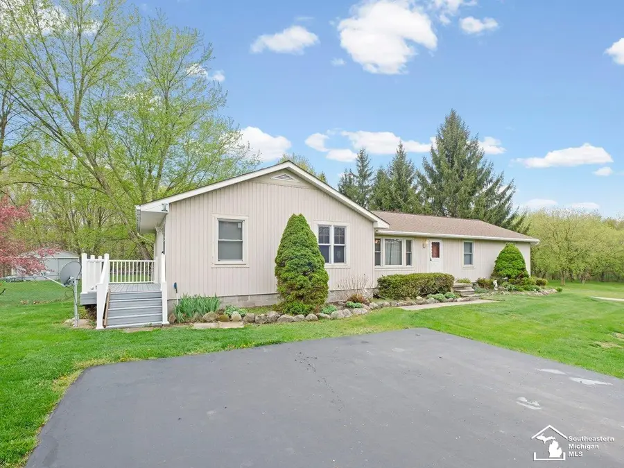 2760 Spring Hill DR, Howell, MI 48843 - #3