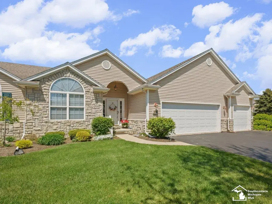 6484 Black Diamond LN, Lambertville, MI 48144 - #2