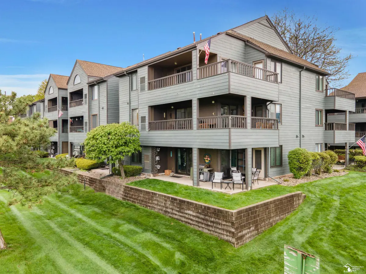 2465 Riverside DR, Trenton, MI 48183 - #1