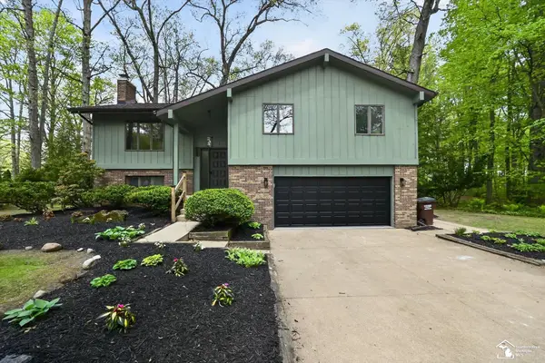1882 Brookwood LN, Temperance, MI 48182