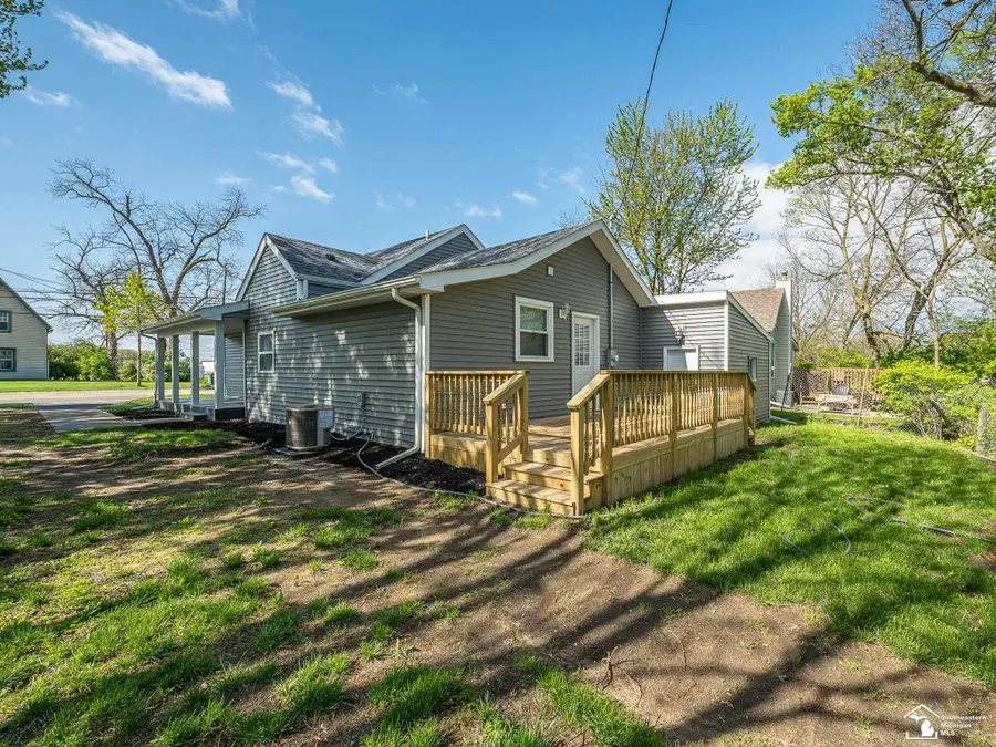 403 E Monroe ST, Dundee, MI 48131 - #2