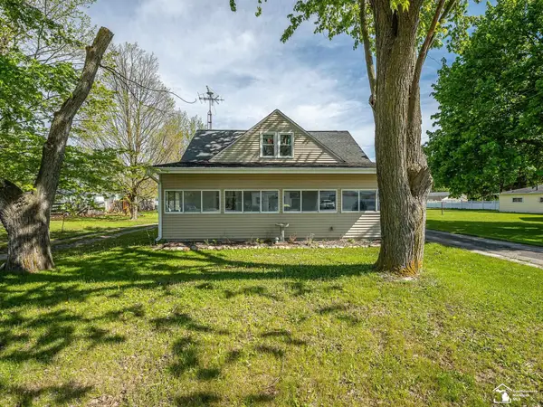 903 W Russell RD, Tecumseh, MI 49286