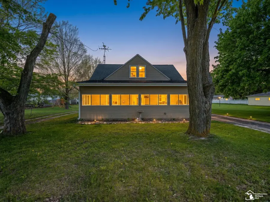 903 W Russell RD, Tecumseh, MI 49286 - #2