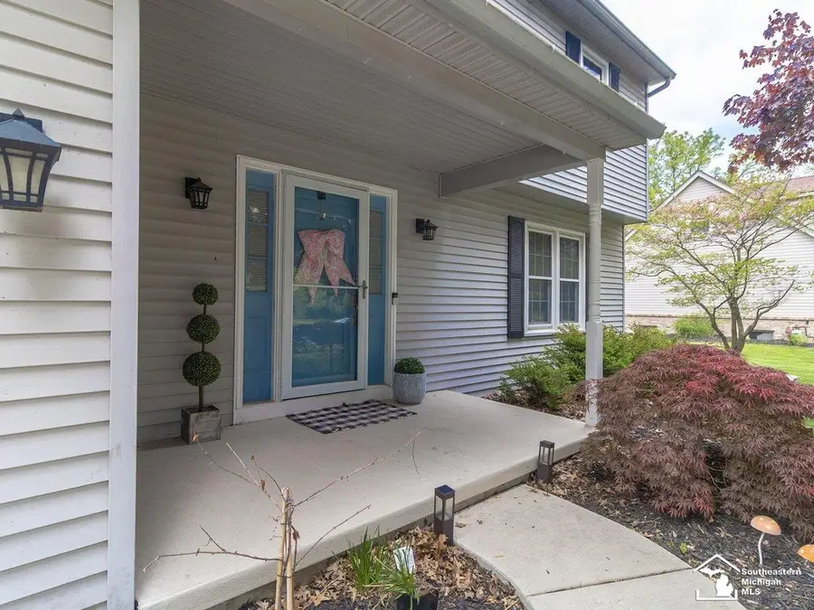 8883 Tanglewood RD, Temperance, MI 48182 - #3