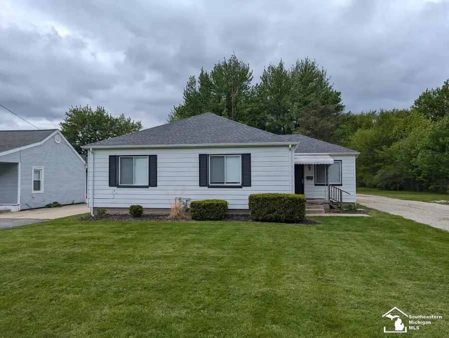 3585 Vivian RD, Monroe, MI 48162 - #2