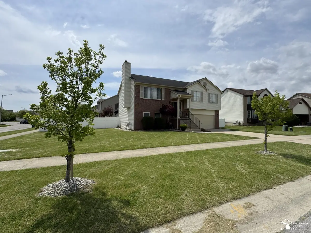 197 DUNDEE RIDGE DR, Dundee, MI 48131 - #1