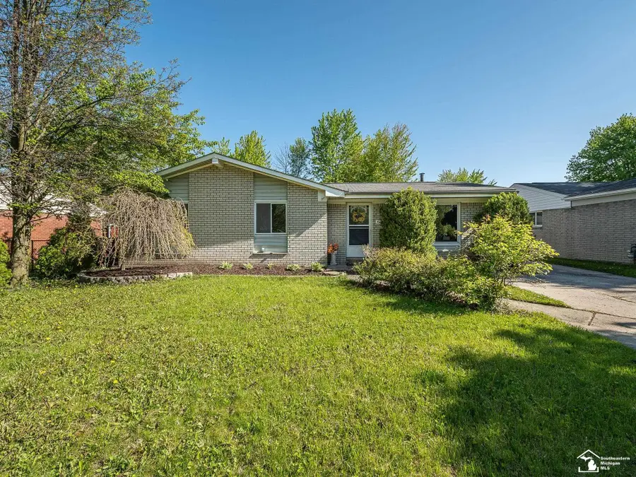 42064 Arthur ST, Belleville, MI 48111 - #2