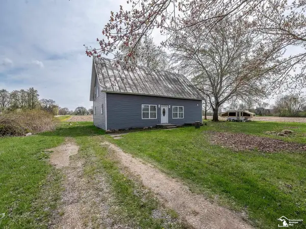 13680 Martinsville RD, Carleton, MI 48117