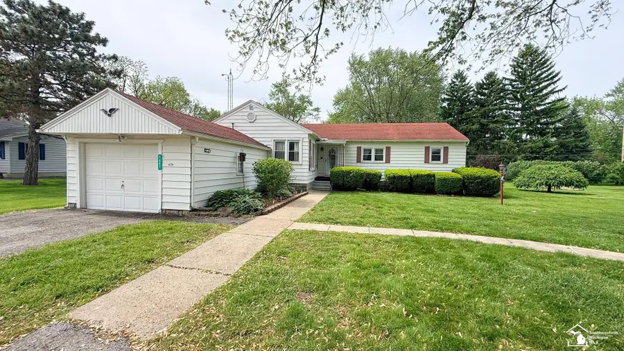 7947 Lake Breeze DR, Monroe, MI 48161 - #2