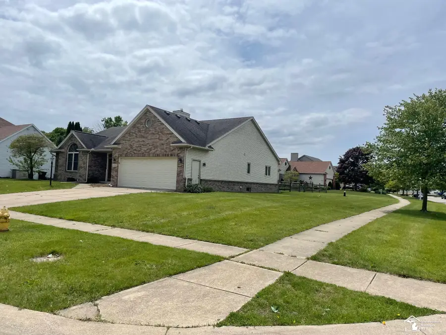 6755 Marzden DR, Lambertville, MI 48144 - #3