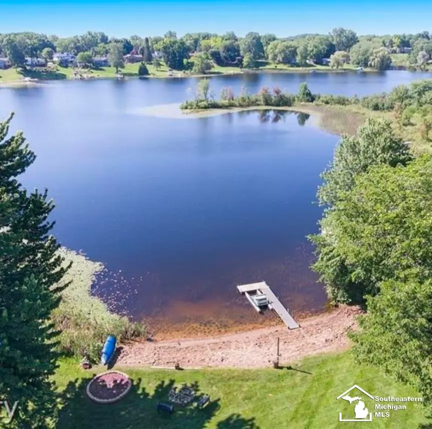 20 W Peterson DR, Brighton, MI 48114 - #2