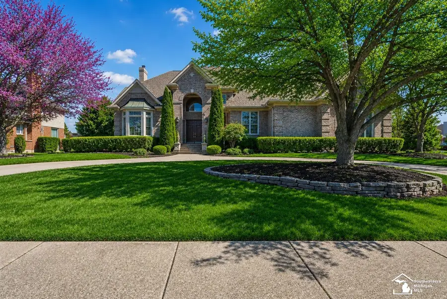 4592 Forestview DR, West Bloomfield, MI 48322 - #2