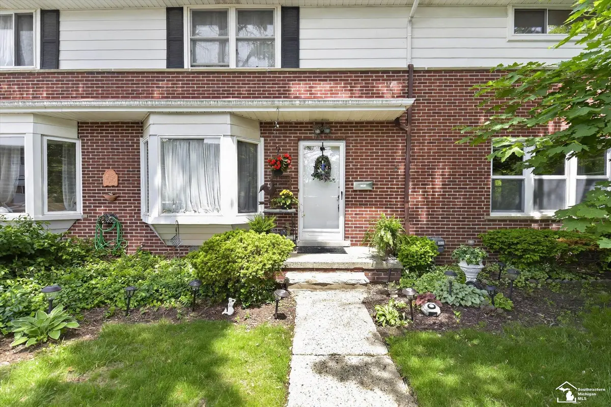 2604 Rochester RD, Royal Oak, MI 48073 - #1