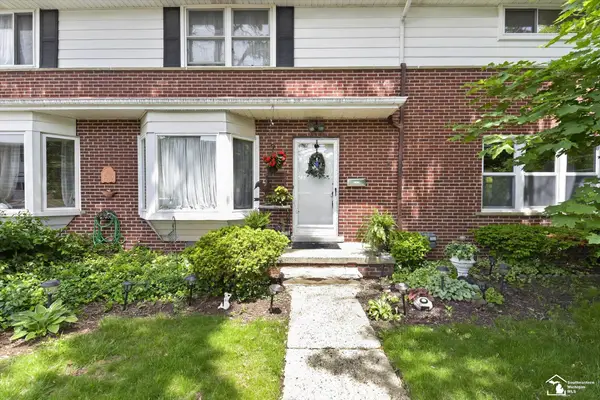 2604 Rochester RD, RoyalOak, MI 48073