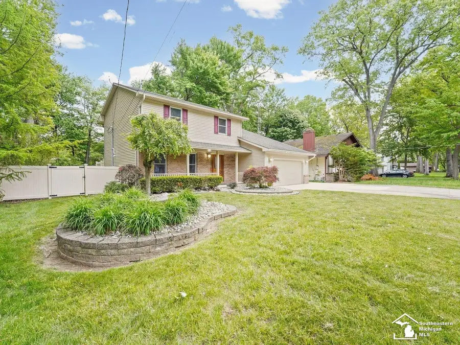 7058 Wildwood DR, Temperance, MI 48182 - #2