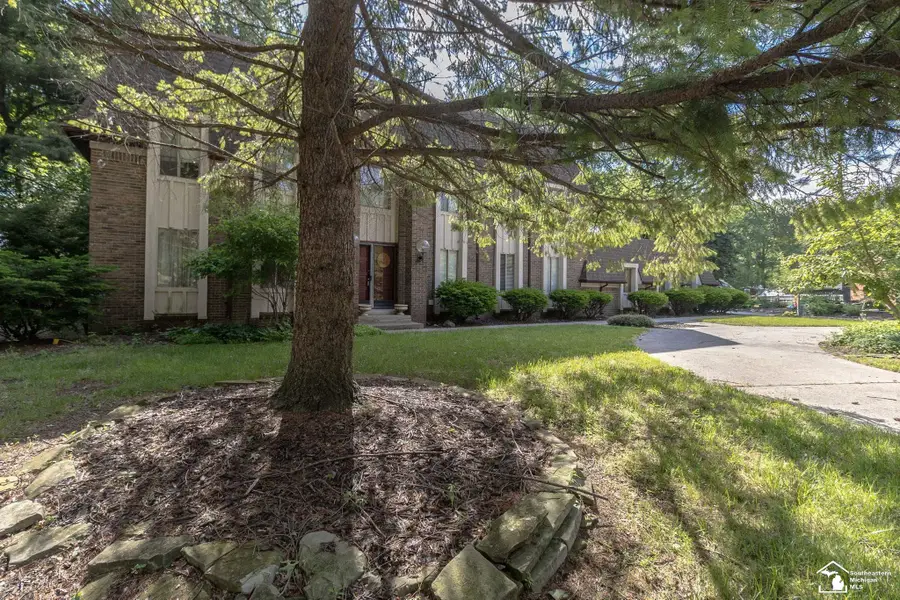 1372 Laurelhurst DR, Temperance, MI 48182 - #2