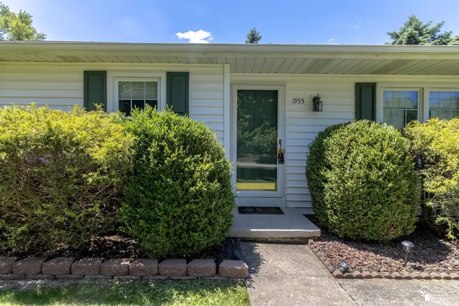 1955 Brookton DR, Temperance, MI 48182 - #2