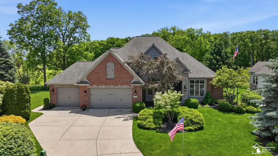 1042 Saint James Park AVE, Monroe, MI 48161 - #2