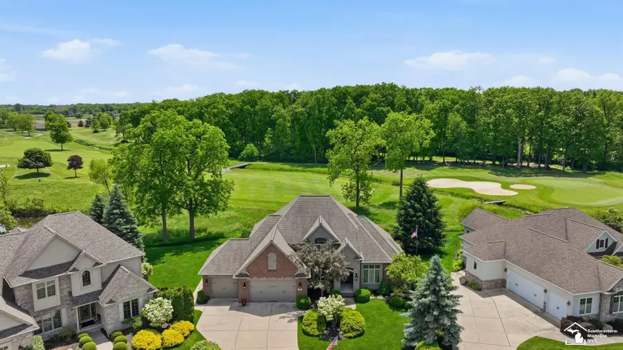 1042 Saint James Park AVE, Monroe, MI 48161 - #3
