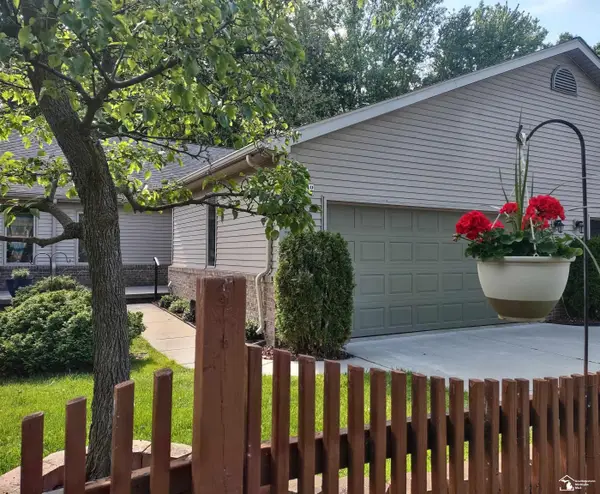 19040 OTTO CT, NewBoston, MI 48164