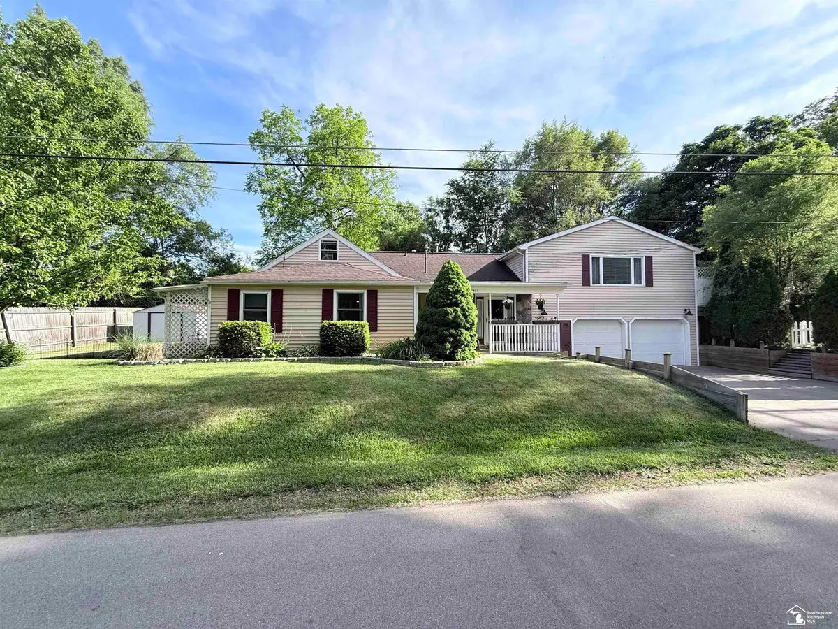 2911 Whitlock RD, Jackson, MI 49202 - #1