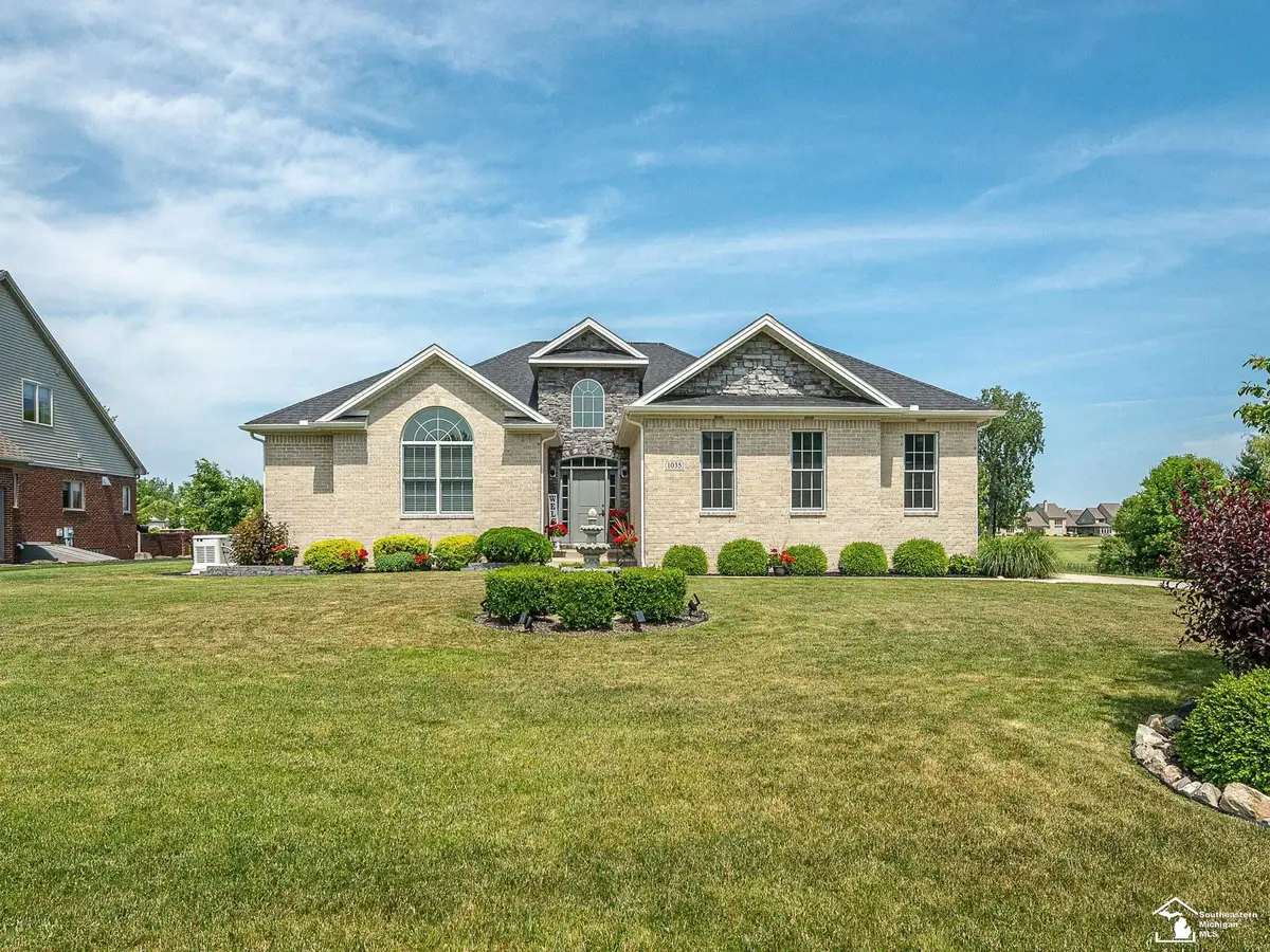 1035 Saint James Park, Monroe, MI 48161 - #1